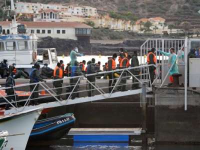 The first two boats of 2021 arrive in Tenerife with 99 people on board