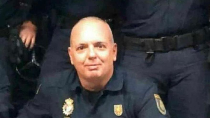 Policeman who is part of immigration team in Gran Canaria dies of Covid