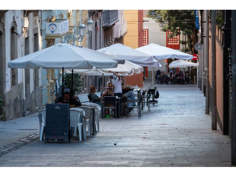 What restrictions will be in place from Sunday in the Canary Islands?