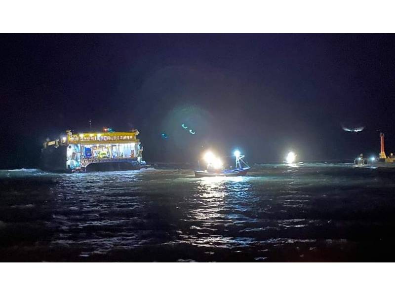 Fred Olsen ferry runs aground in adverse weather conditions in Agaete