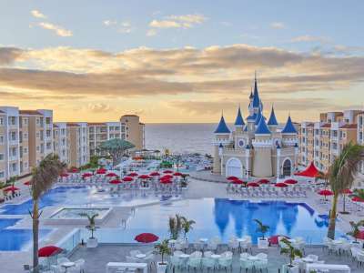 More hotels closing due to strong decline in bookings