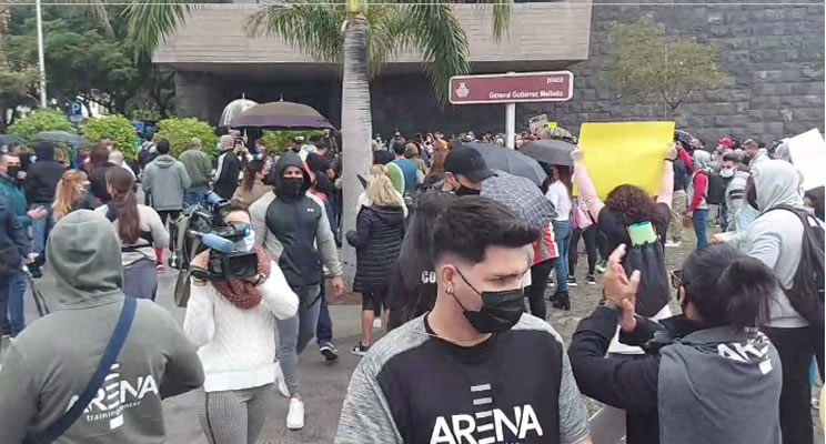 Gym and sports centre owners protest in Tenerife against their closure