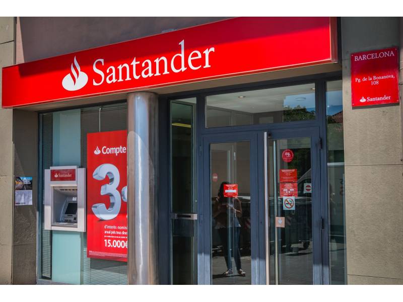Banco Santander to close 221 branches 19 of them in the Canary Islands