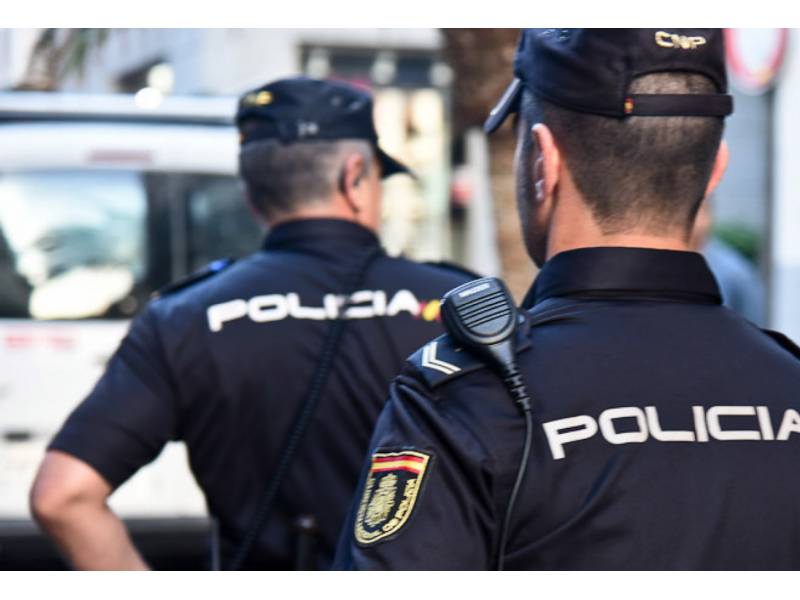 Landlord arrested for changing apartment locks and leaving tenants belongings outside Landlord arrested for changing apartment locks and leaving tenants belongings outside