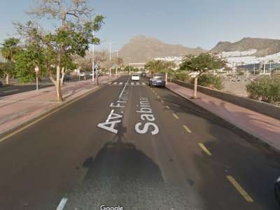 Motorcyclist in serious condition after colliding with a car in Adeje