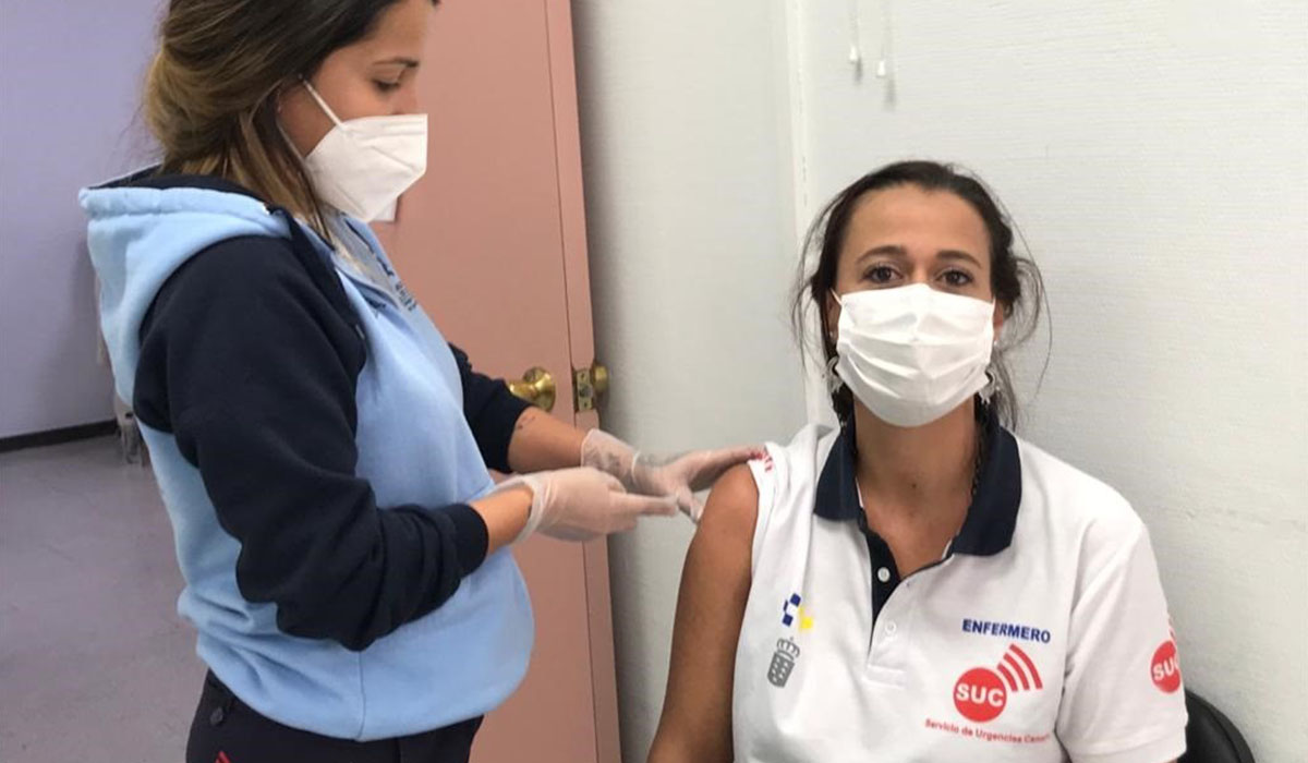 Canaries vaccinates all emergency services and medical transport staff