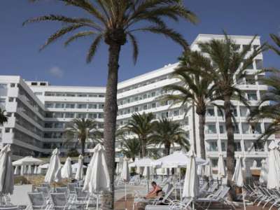 Canary Islands hotels expect to be closed until at least June
