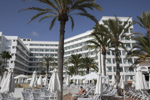 Canary Islands hotels expect to be closed until at least June