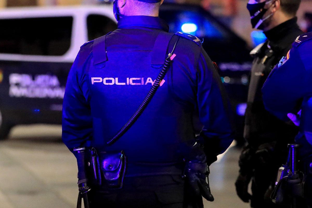 National Police close bar with 30 people inside dancing to live music