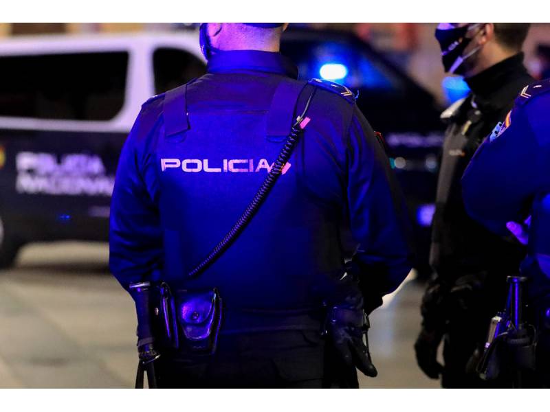 National Police close bar with 30 people inside dancing to live music