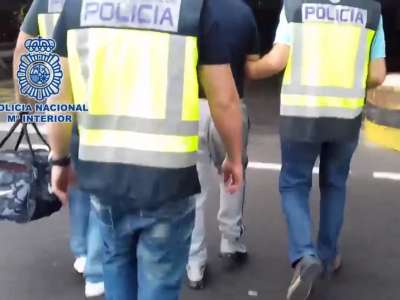 Man threatens to kill police by blowing up a gas cylinder in Santa Cruz