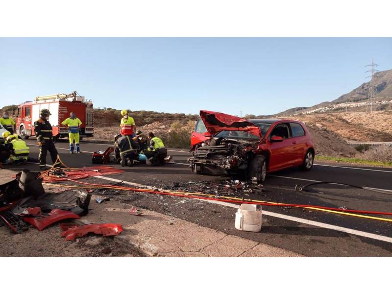 Three injured, including a 4 year old girl, in car accident in Arona