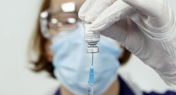 UK doctors urge shorter gap between vaccine doses