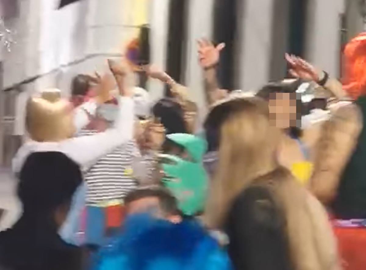 Revellers ignore restrictions and celebrate Carnival in Santa Cruz