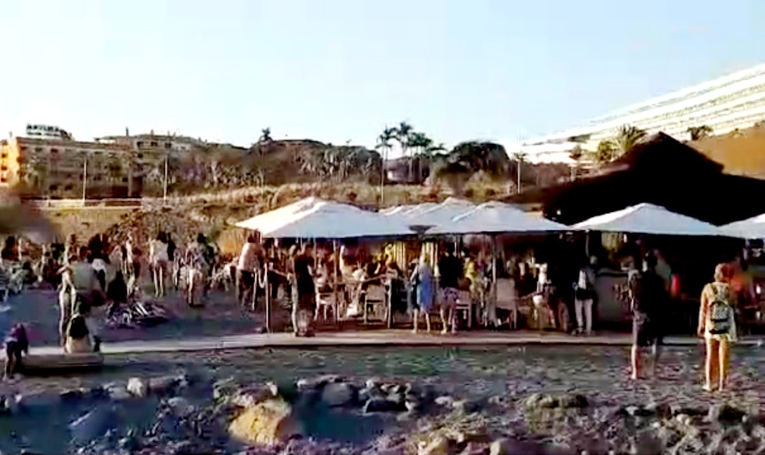 Adeje police can't keep up with gatherings on beaches and music in bars