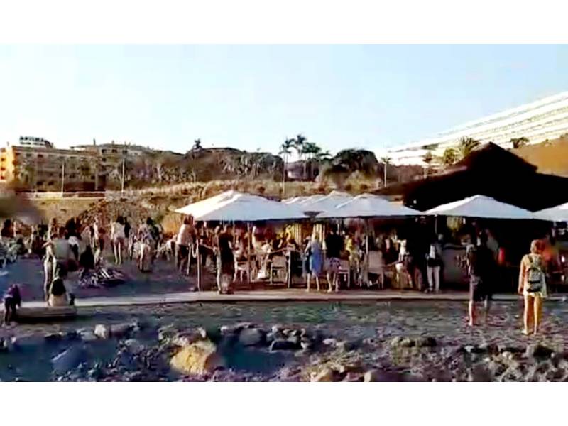 Adeje police can't keep up with gatherings on beaches and music in bars