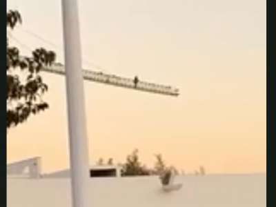 British man climbs 52-metre crane in Lanzarote threatening to jump
