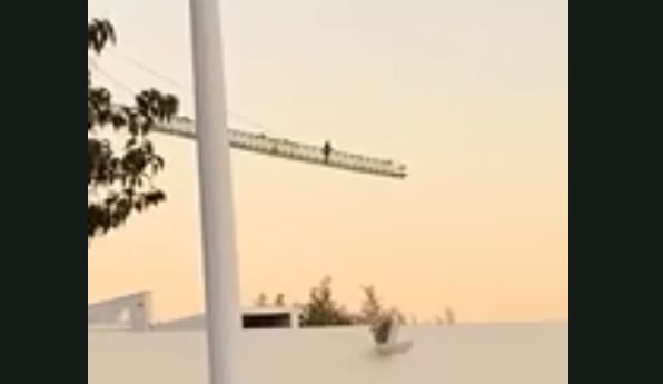 British man climbs 52-metre crane in Lanzarote threatening to jump British man climbs 52-metre crane in Lanzarote threatening to jump