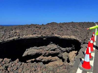 Cabildo agrees to repair sinkholes on Los Hervideros highway in Lanzarote