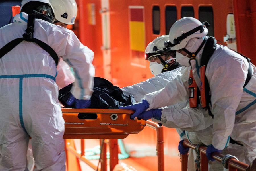 Five dead in a cayuco rescued with 48 people onboard 