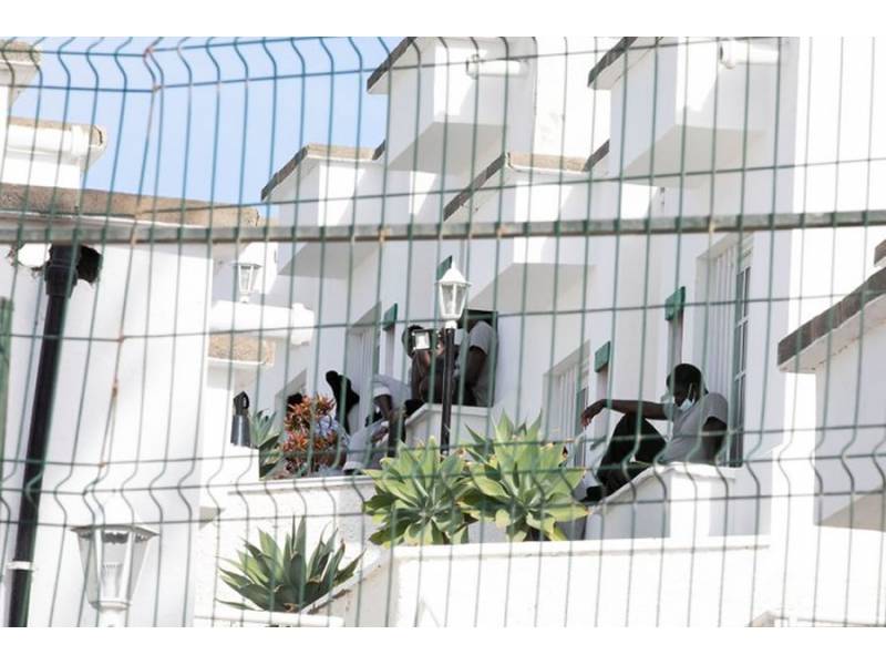 Escrivá announces that the 1,800 immigrants still in hotels will be moved this month