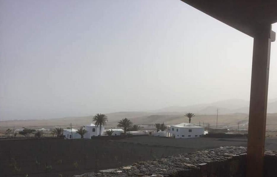 Calima, high temperatures, and winds up to 70kmh today in the Canary Islands