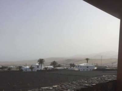 Calima, high temperatures, and winds up to 70kmh today in the Canary Islands