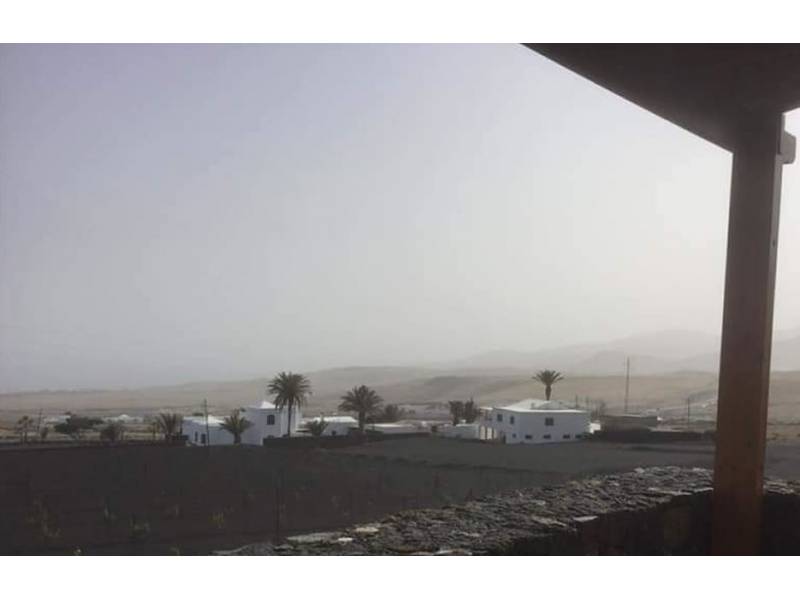 Calima, high temperatures, and winds up to 70kmh today in the Canary Islands