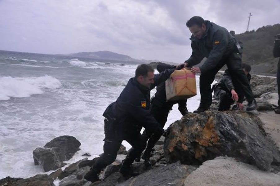 Six bales of hashish appear in different areas of the El Hierro coast