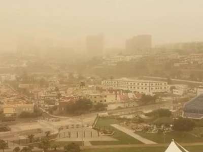Calima continues today but rain is expected over the weekend