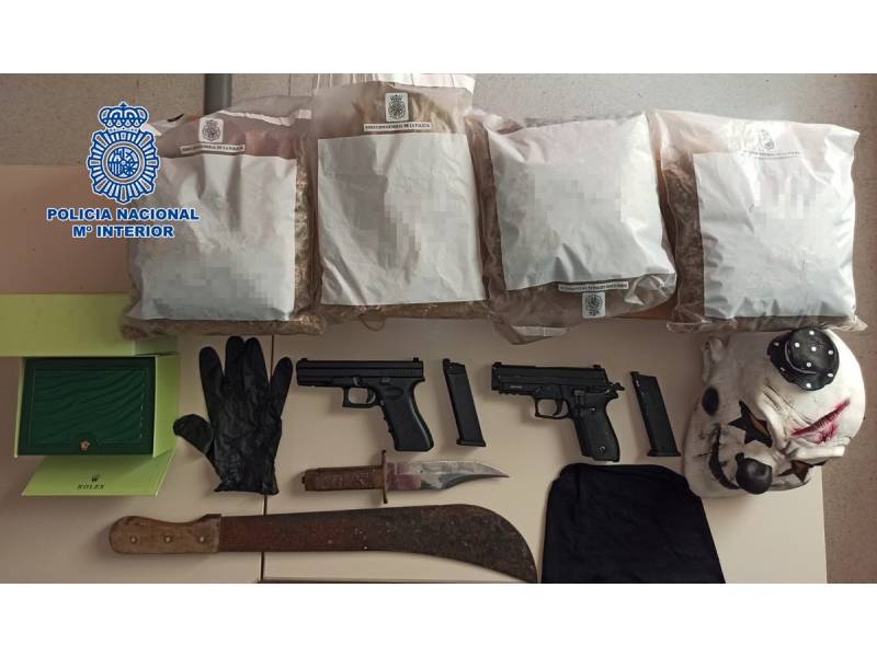 Armed robber arrested after clown mask found in his apartment in Adeje