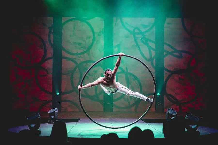 2,500 artists are desperate for hotels to reopen as they cannot live on 100 euro ERTE 