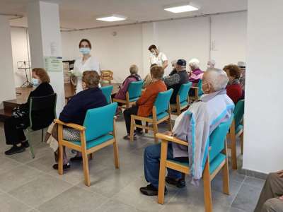 More than 100,000 people have now had both vaccinations in the Canaries