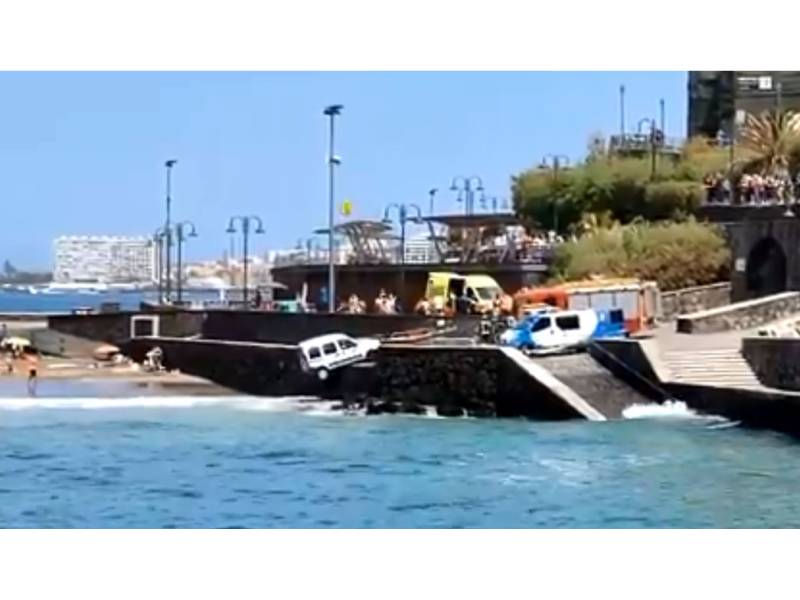 VIDEO: Driverless van hits a teenager and almost ends up in the sea