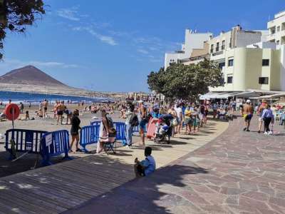 Queues to access beaches this Good Friday which have extra policing