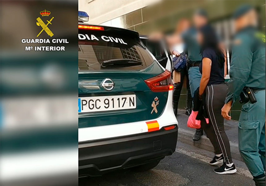 Police arrest man with cocaine hidden in his shoe in Granadilla