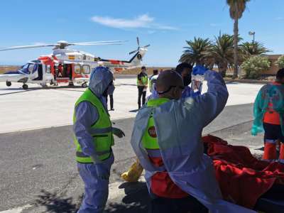Four dead and 19 hospitalized after being rescued from a cayuco