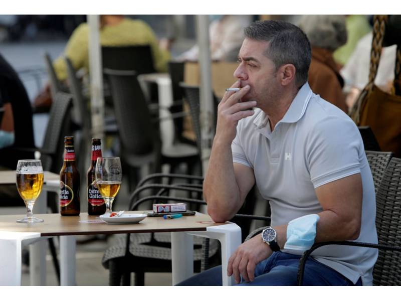 Will smoking be banned on bar and restaurant terraces permanently?