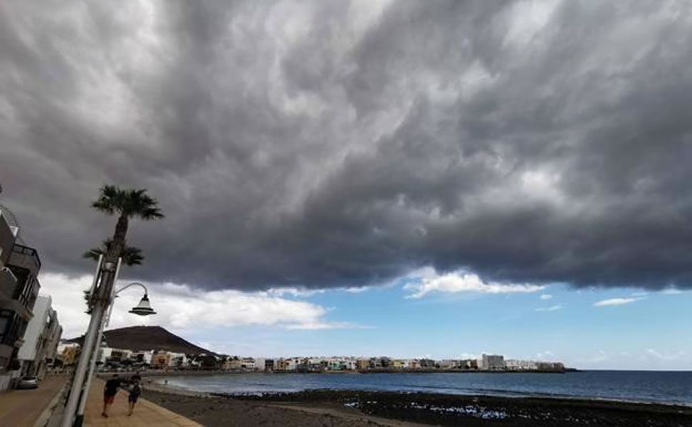 Cloudy and rainy in the north today, but clear and sunny in the south