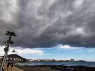 Cloudy and rainy in the north today, but clear and sunny in the south