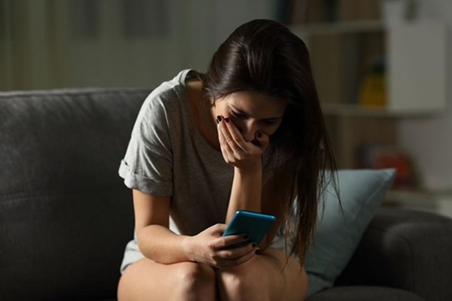 Man arrested in Tenerife for making teenage girls undress in video calls