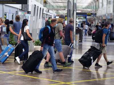 Airlines request that vaccinated tourists can enter Spain without Covid tests