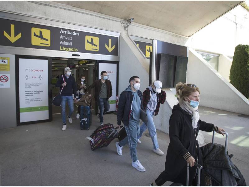 The UK is studying tourist travel to the Canaries and Balearic Islands in May