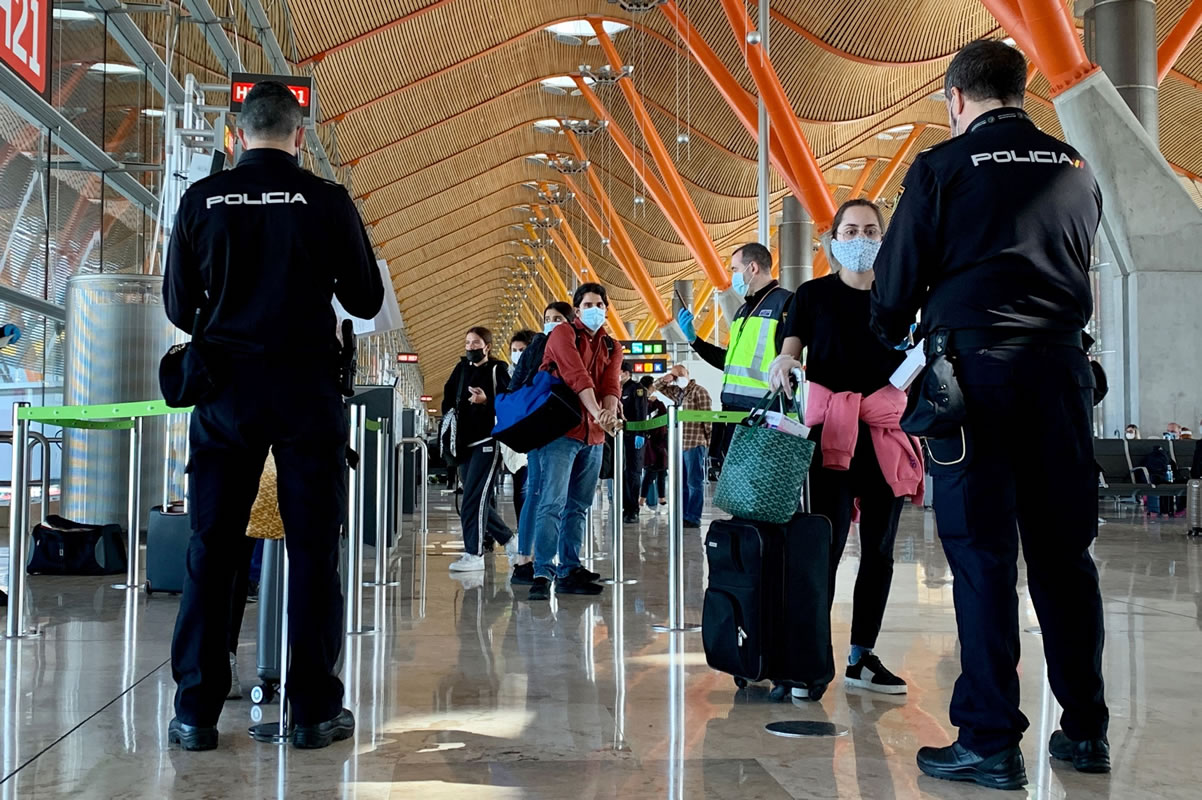 Epidemiologists ask for 14-day quarantines for travellers from ‘risk’ countries 