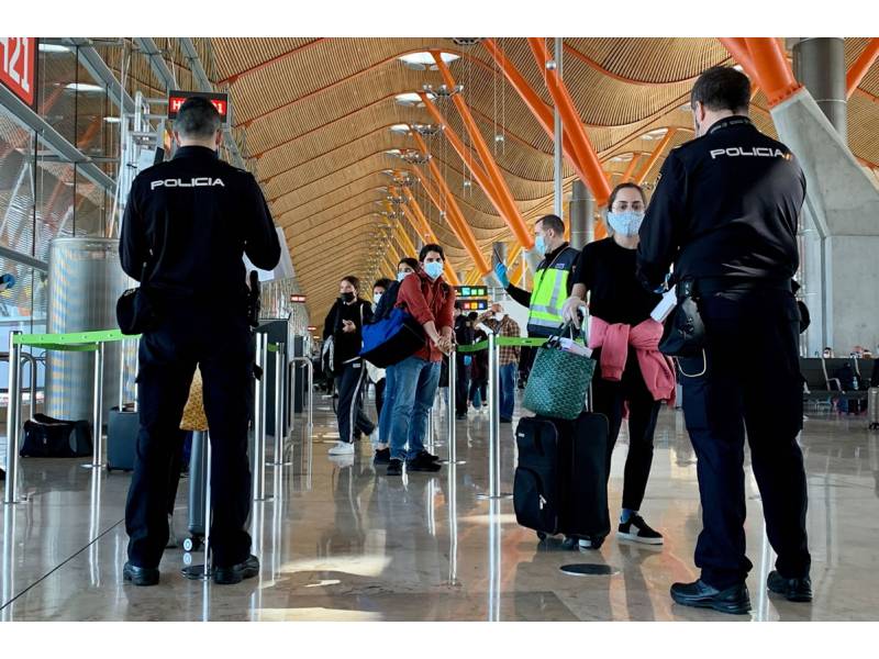 Epidemiologists ask for 14-day quarantines for travellers from ‘risk’ countries 