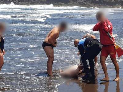 Man saved from drowning by other bathers in Gran Canaria