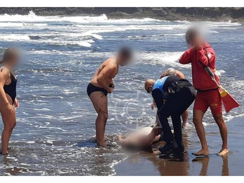 Man saved from drowning by other bathers in Gran Canaria
