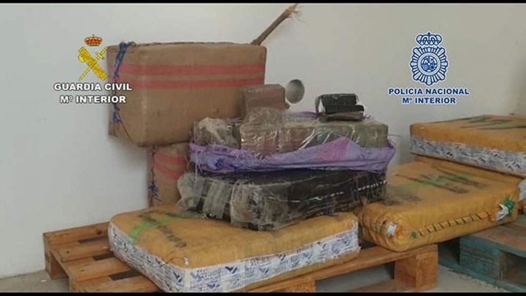 Two men arrested in Lanzarote for trafficking humans and drugs 