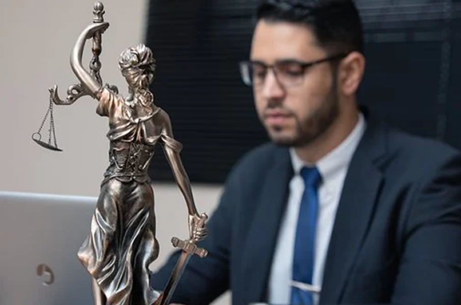 Six qualities to look for when hiring a personal injury lawyer