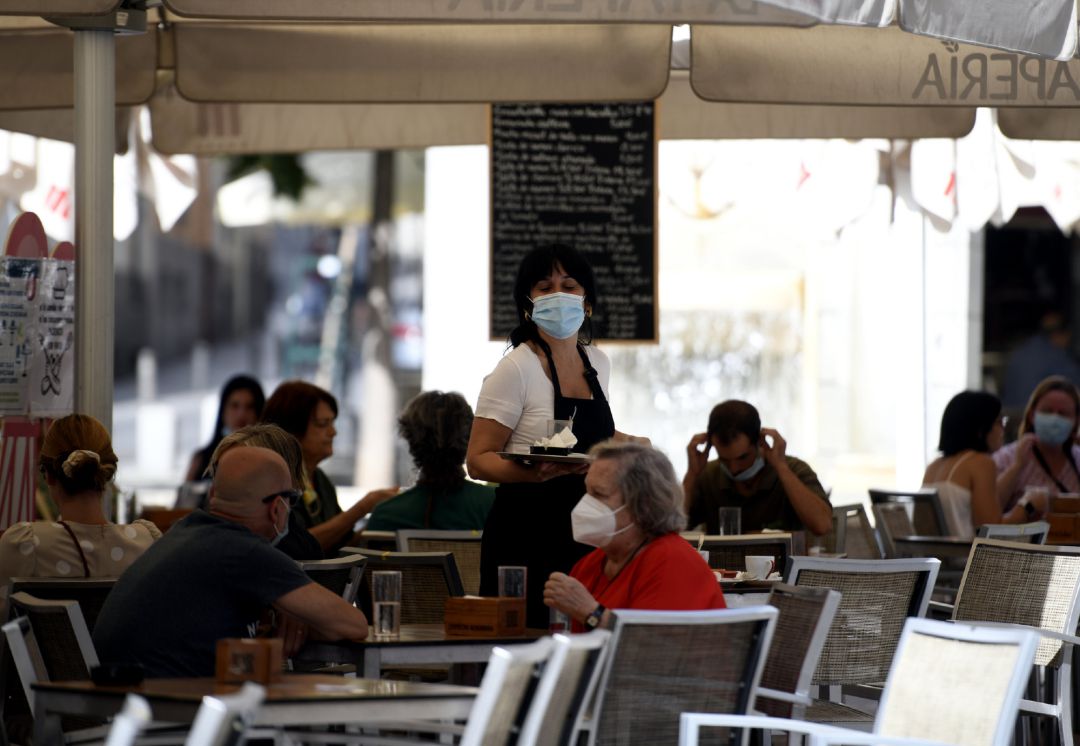 La Laguna mayor asks to extend hours of bars and restaurants until midnight
